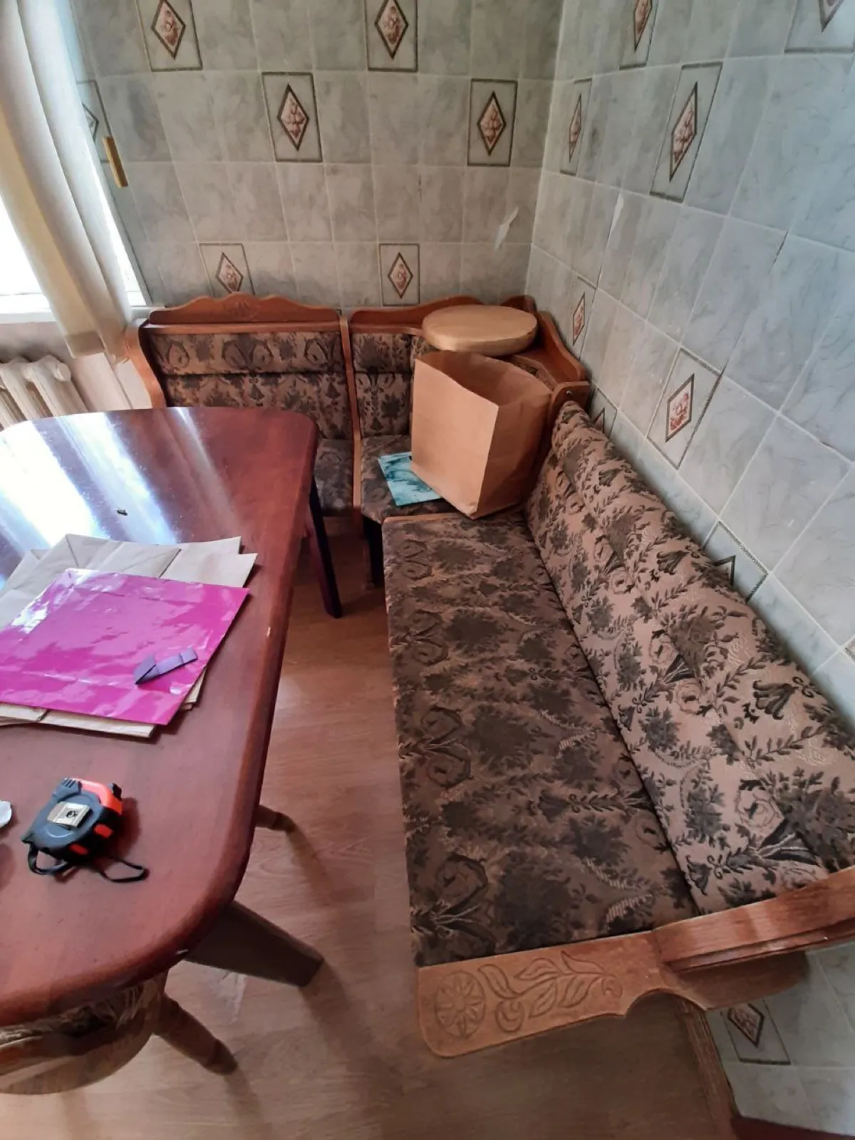 Кухонный уголок и стулья до